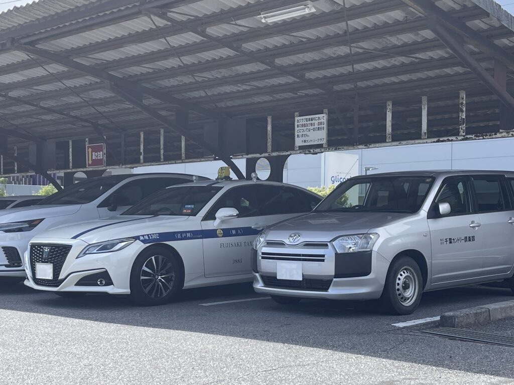 千葉カントリークラブ野田コース駐車場で待機のクラウン藤﨑タクシー