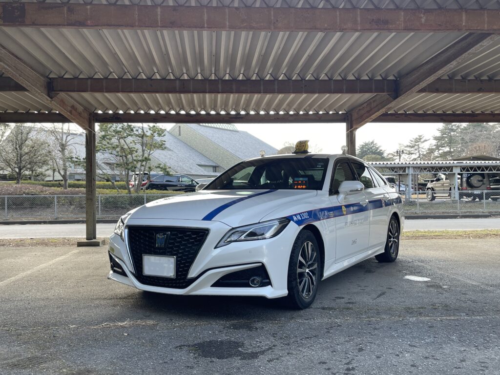 水海道ゴルフクラブ|FUJISAKI TAXI送迎車両 水海道ゴルフクラブ駐車場に停車するFUJISAKI TAXIのクラウン