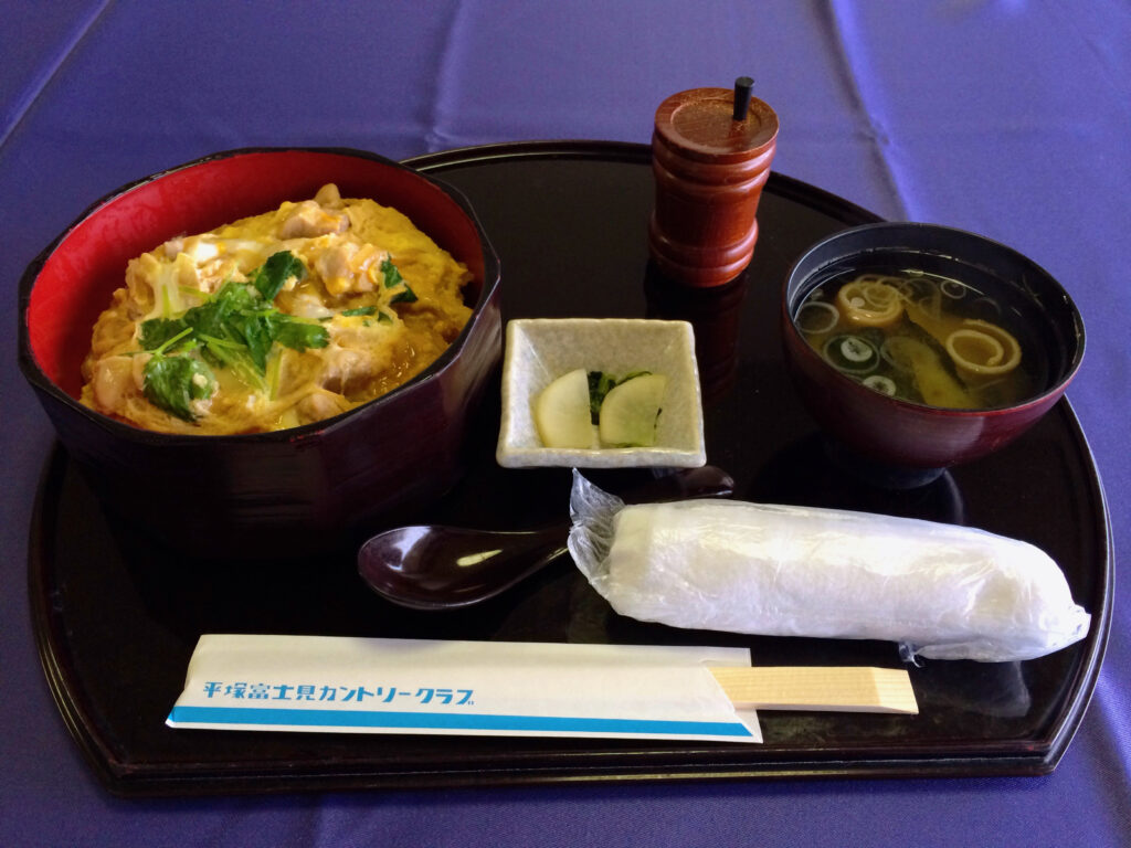2013年12月撮影：平塚富士見カントリークラブの親子丼（ハイヤー時代の実食記録）