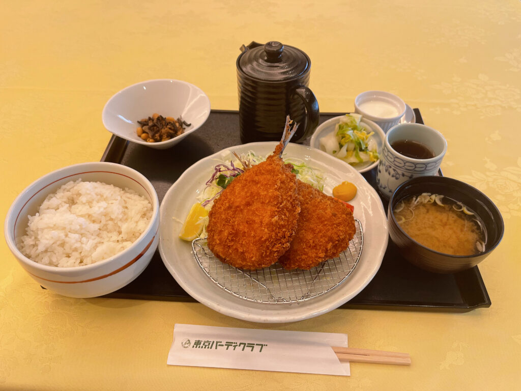 東京バーディクラブのクラブハウスでいただいたアジフライ定食（ご飯・味噌汁・小鉢・漬物付き）