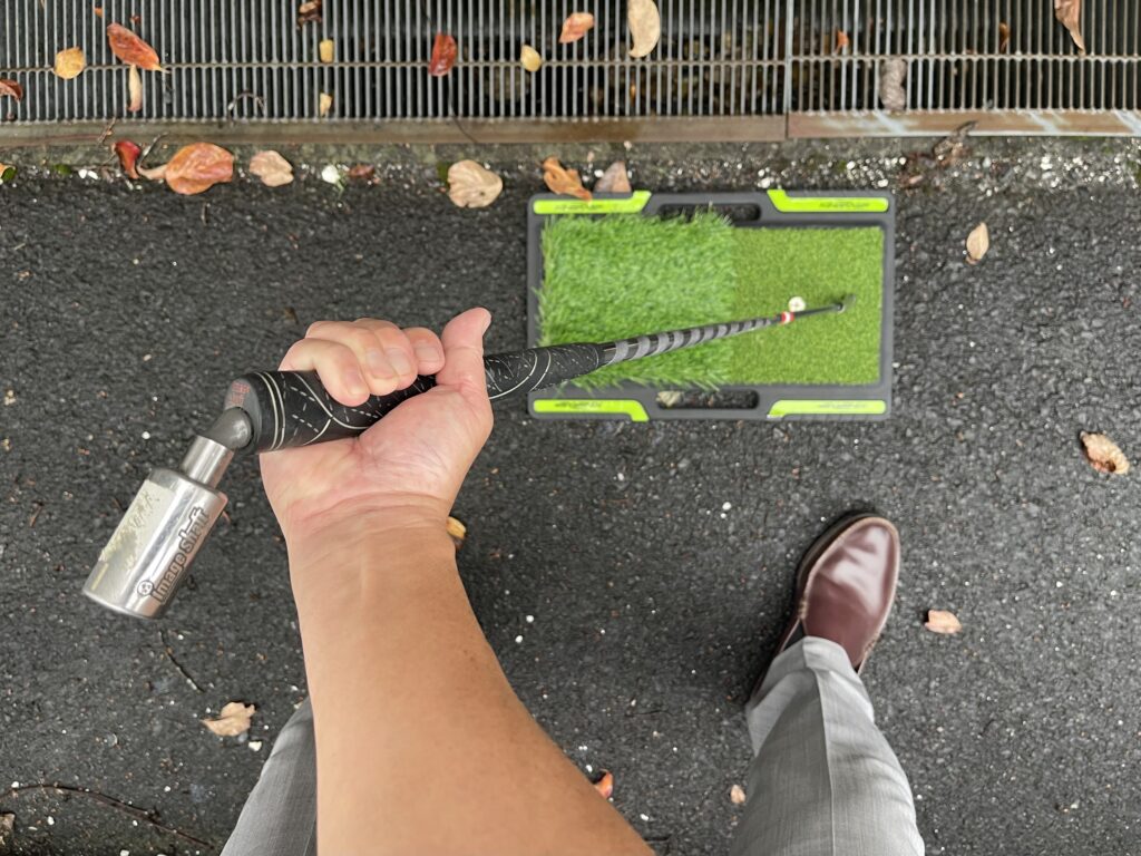 下回りスイング習得アイテム、イメージシャフトでドリル。