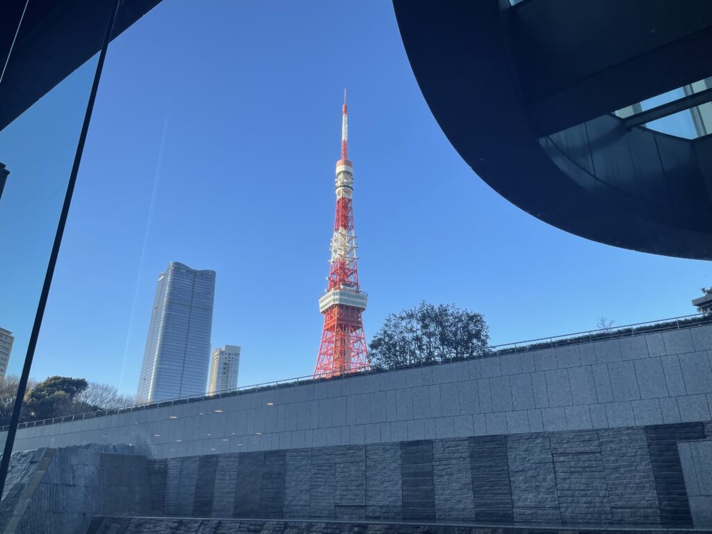 良い天気、快晴、ホテルから東京タワーが綺麗にみえました。
