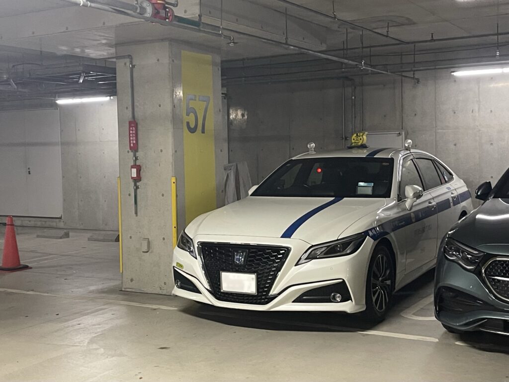 賀詞交歓会、ホテル駐車場で待機中の藤﨑タクシー